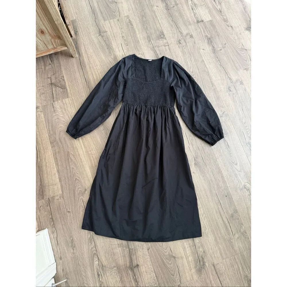 Old Navy Smocked puff sleeve Women’s Dress size Medium